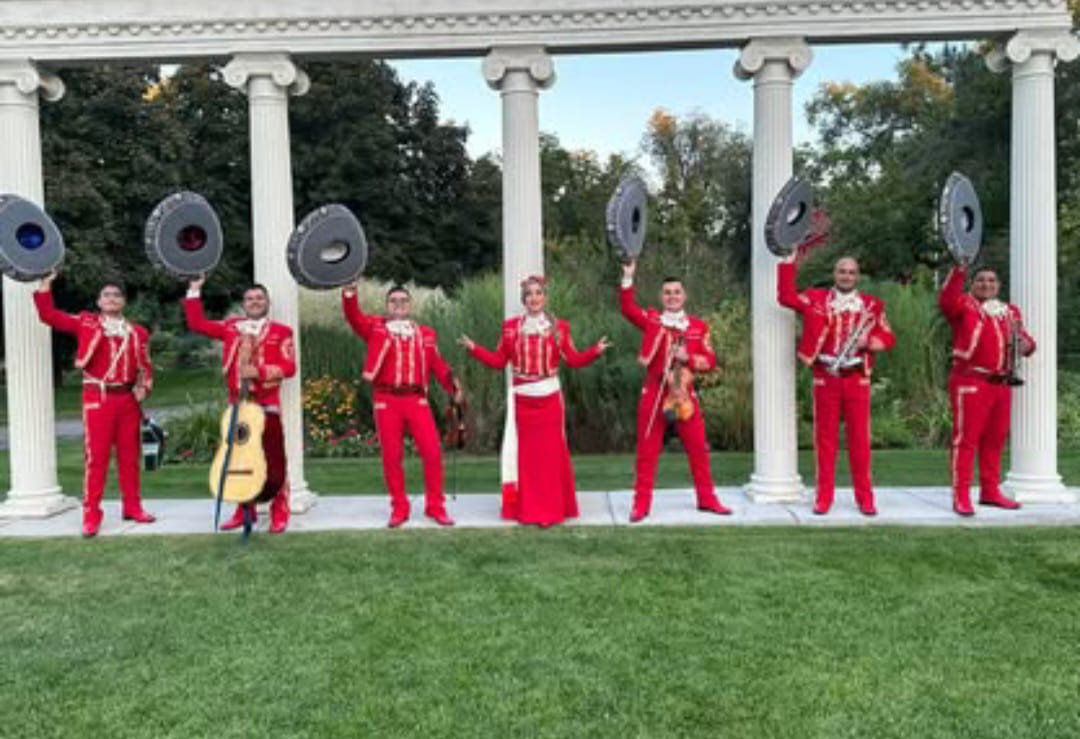 Mariachi Dinastía Mexicana presentación en jardín