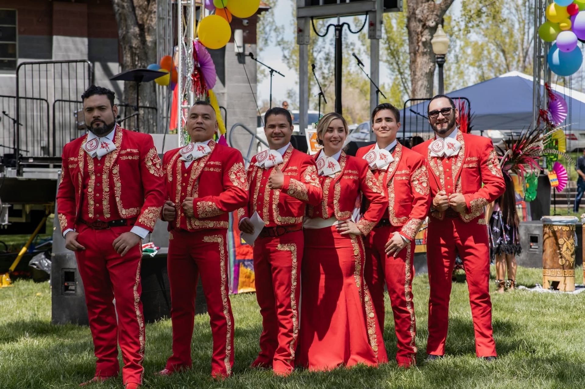 Mariachi Dinastía Mexicana en evento al aire libre